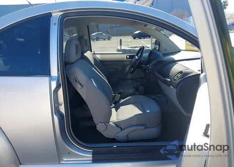 1998 Volkswagen New Beetle z USA, uszkodzony, nr VIN 3VWBB61C7WM015290